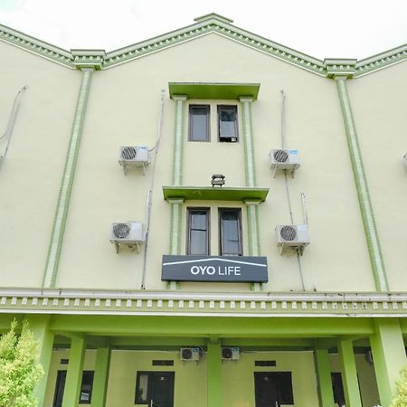 OYO Life 2508 Alba Suites Homestay Tulungagung Exterior foto