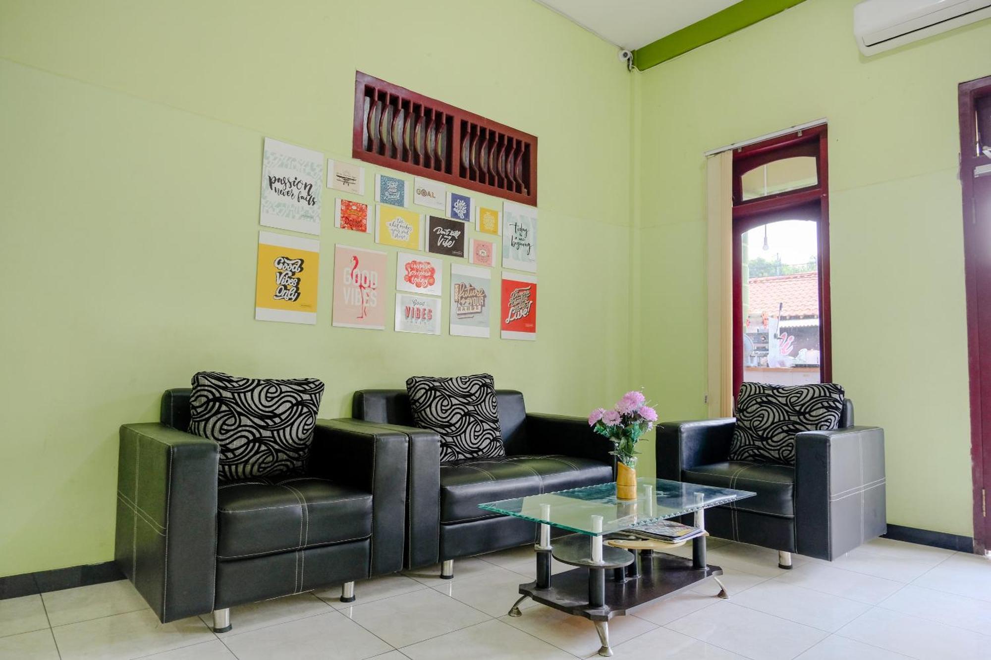 OYO Life 2508 Alba Suites Homestay Tulungagung Exterior foto