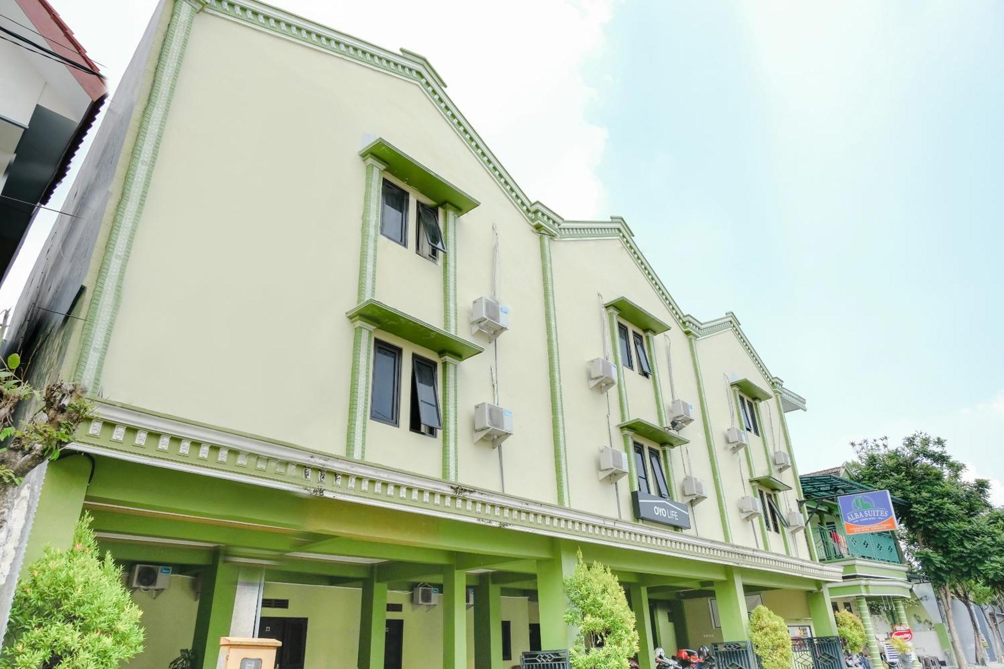 OYO Life 2508 Alba Suites Homestay Tulungagung Exterior foto