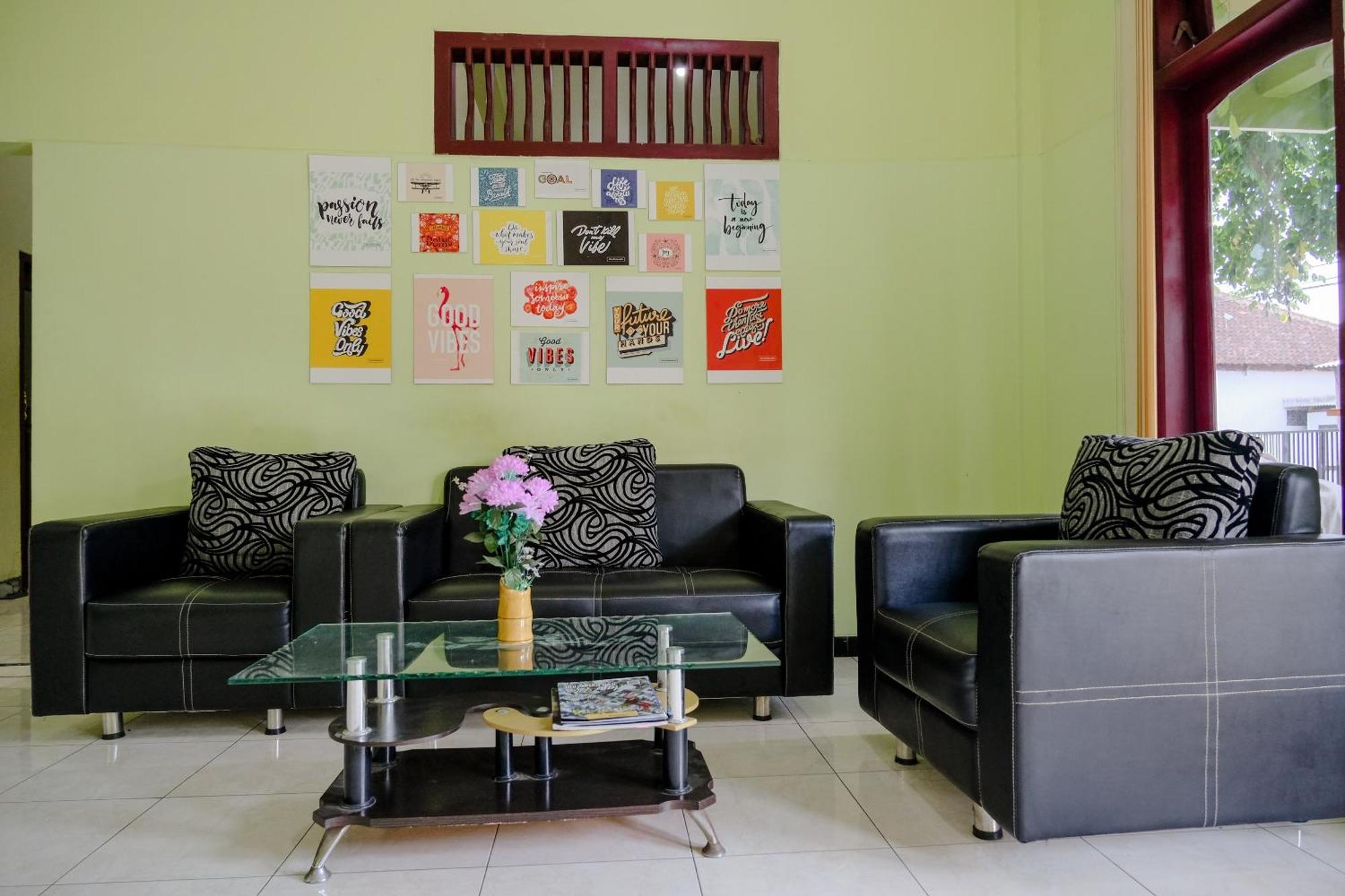 OYO Life 2508 Alba Suites Homestay Tulungagung Exterior foto